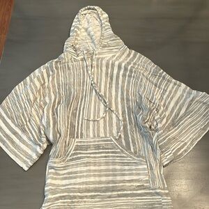 Hooded flows t shirt